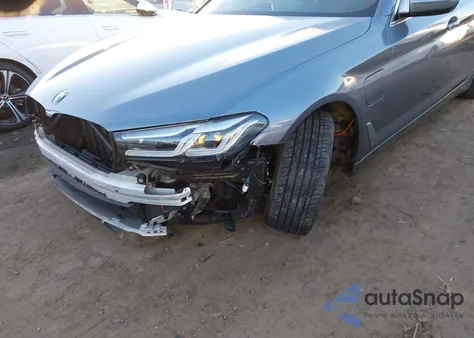 2021 BMW 530E z USA, uszkodzony, nr VIN WBA13AG04MCG37632